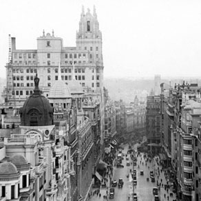 DETRÁS DE LA GRAN VÍA DE MADRID…