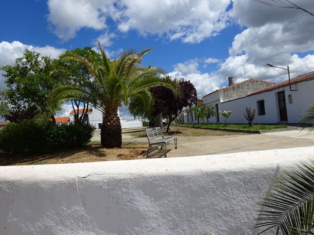 PLAZA DE LA FLORIDA DESDE EL PASEO CENTRAL